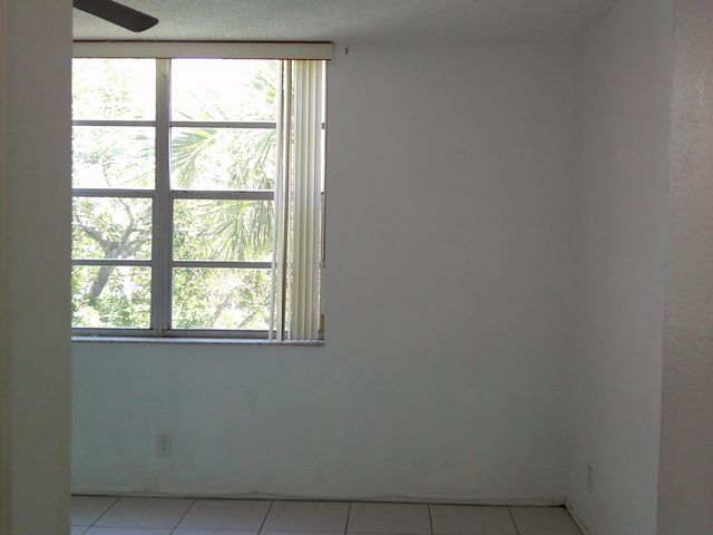 9420 Poinciana Place 409, Davie, FL 33324