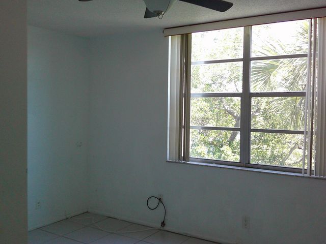 9420 Poinciana Place 409, Davie, FL 33324