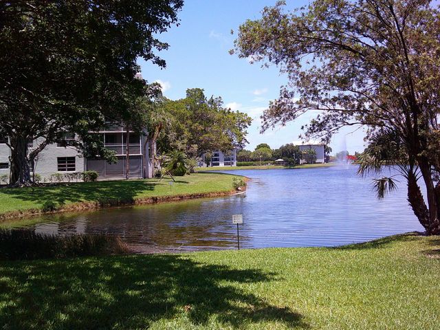 9420 Poinciana Place 409, Davie, FL 33324