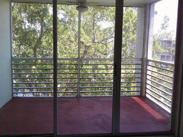 9420 Poinciana Place 409, Davie, FL 33324