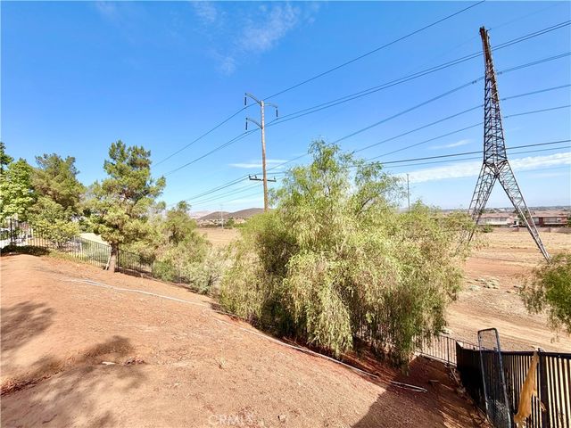 102 Goldenrod Avenue, Perris, CA 92570