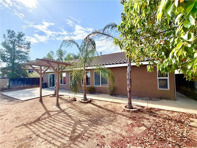 102 Goldenrod Avenue, Perris, CA 92570