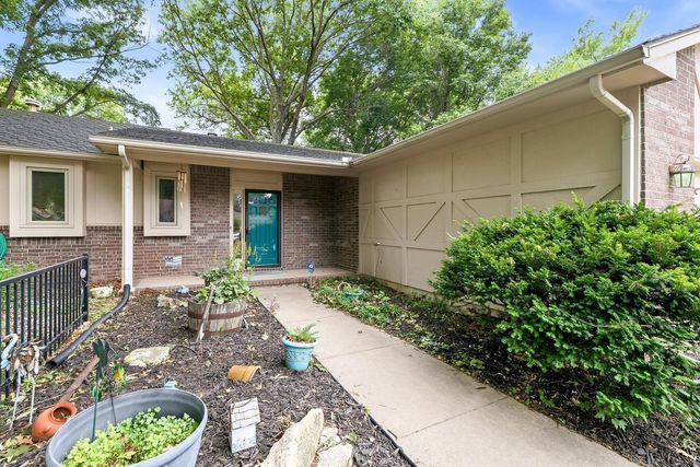 1108 E James St, Derby, KS 67037