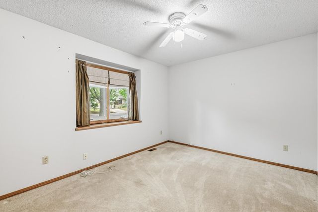 1108 E James St, Derby, KS 67037