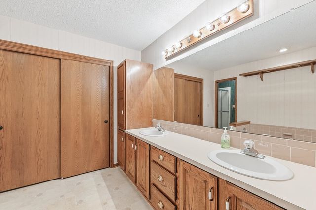 1108 E James St, Derby, KS 67037