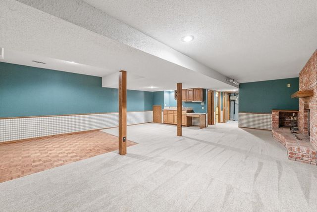 1108 E James St, Derby, KS 67037