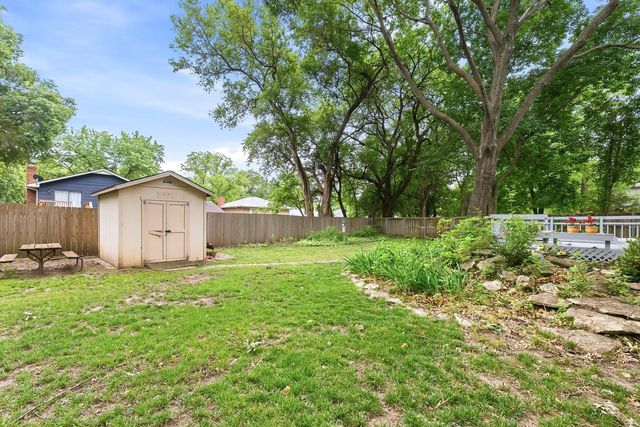 1108 E James St, Derby, KS 67037