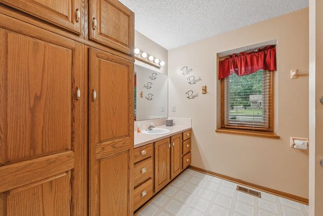 1108 E James St, Derby, KS 67037