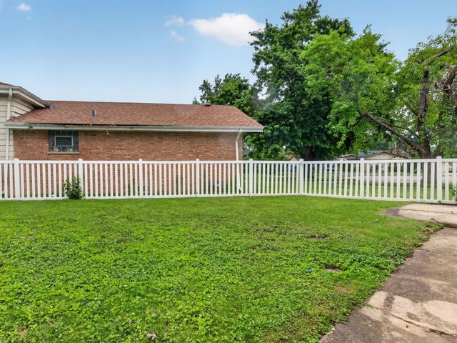 10818 S Plahm Court, Worth, IL 60482