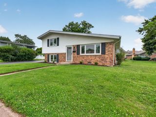 10818 S Plahm Court, Worth, IL 60482