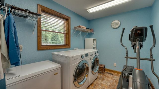515 Barlow Fields Drive, Hayesville, NC 28904