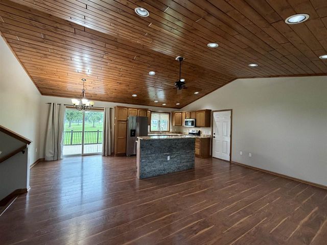 912 21st Street, Prairie Du Sac, WI 53578