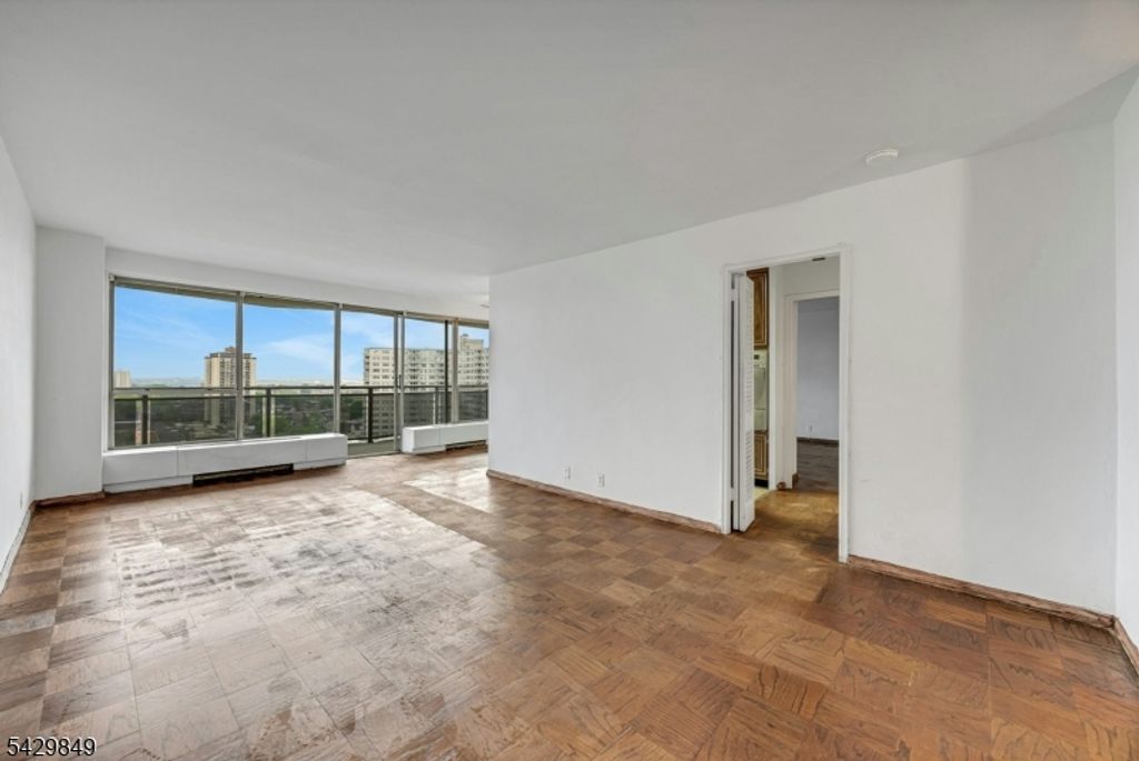 2077 Center Ave 20C, Fort Lee Boro, NJ 07024 — photo 2