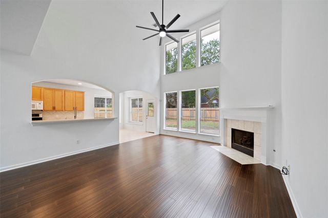 27 New Dawn Pl, The Woodlands, TX 77385