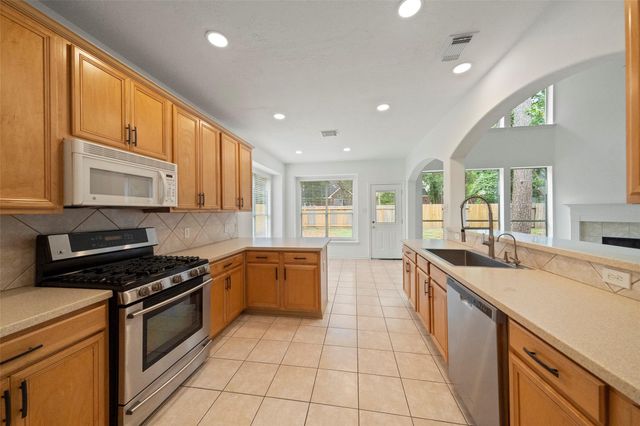 27 New Dawn Pl, The Woodlands, TX 77385