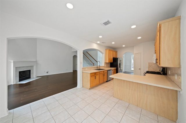 27 New Dawn Pl, The Woodlands, TX 77385