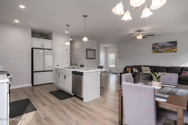 305 Gate Stone Lane, Jacksonville, NC 28540