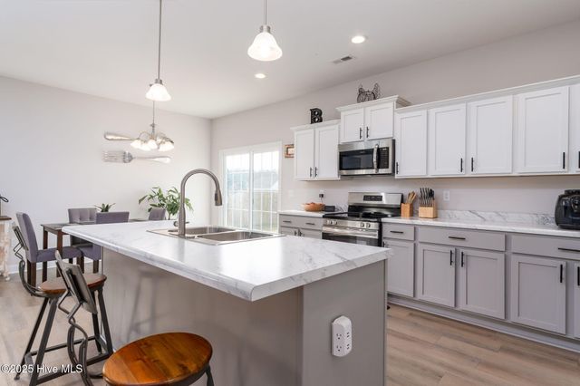 305 Gate Stone Lane, Jacksonville, NC 28540