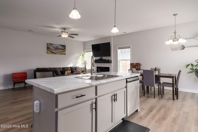 305 Gate Stone Lane, Jacksonville, NC 28540