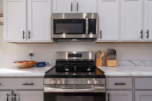 305 Gate Stone Lane, Jacksonville, NC 28540