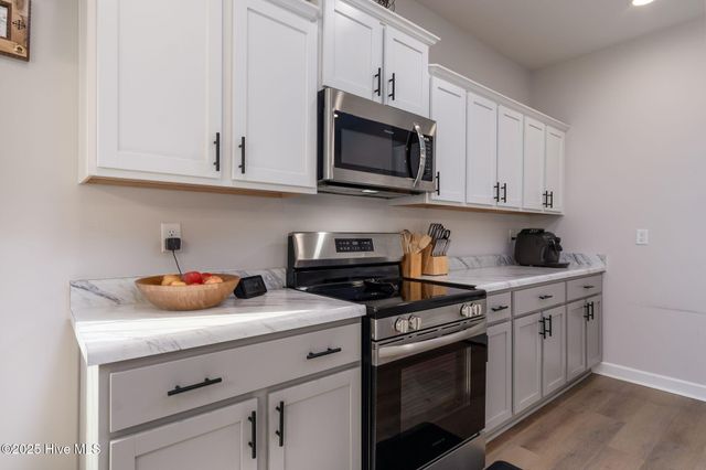 305 Gate Stone Lane, Jacksonville, NC 28540