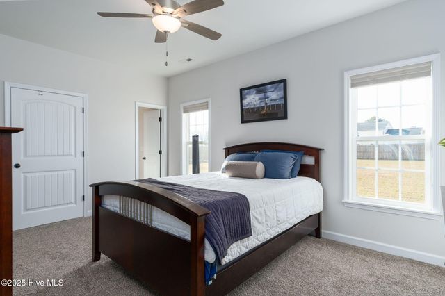 305 Gate Stone Lane, Jacksonville, NC 28540