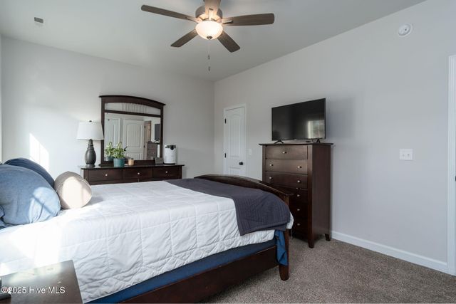 305 Gate Stone Lane, Jacksonville, NC 28540