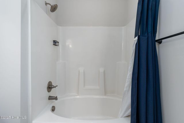 305 Gate Stone Lane, Jacksonville, NC 28540