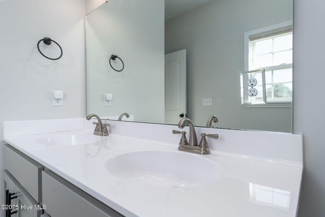 305 Gate Stone Lane, Jacksonville, NC 28540