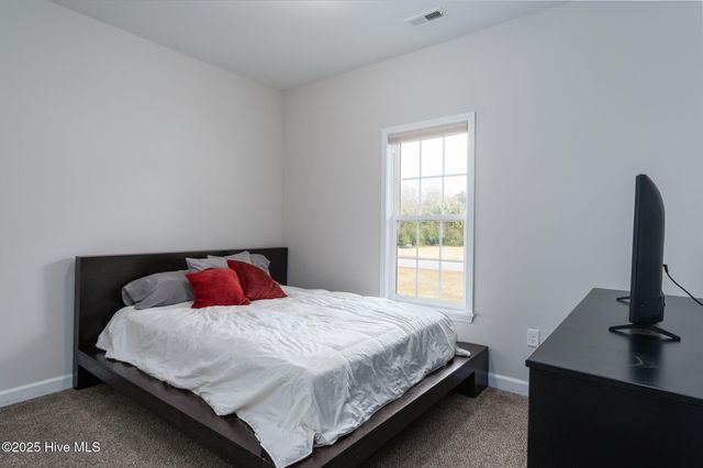 305 Gate Stone Lane, Jacksonville, NC 28540