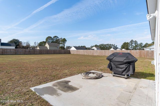 305 Gate Stone Lane, Jacksonville, NC 28540