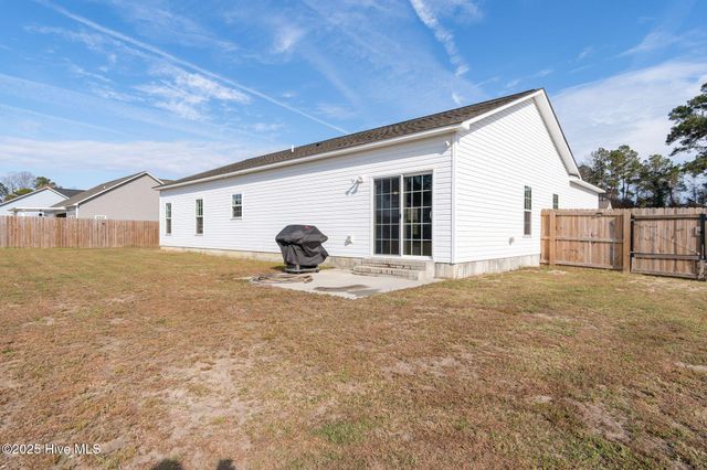 305 Gate Stone Lane, Jacksonville, NC 28540