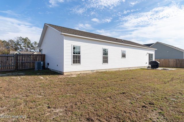 305 Gate Stone Lane, Jacksonville, NC 28540