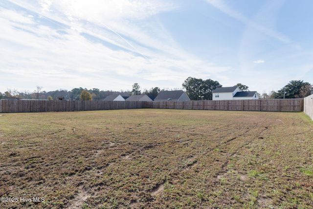 305 Gate Stone Lane, Jacksonville, NC 28540