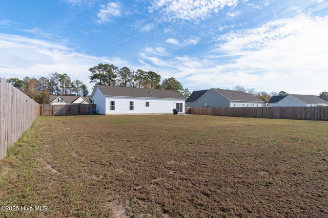 305 Gate Stone Lane, Jacksonville, NC 28540