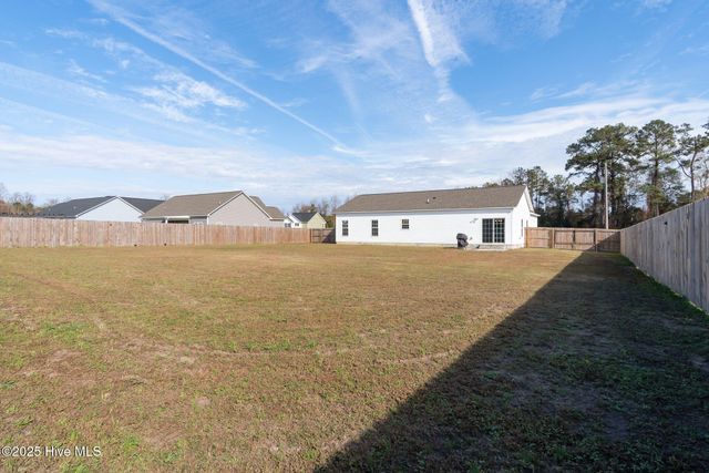 305 Gate Stone Lane, Jacksonville, NC 28540