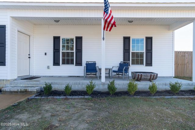 305 Gate Stone Lane, Jacksonville, NC 28540