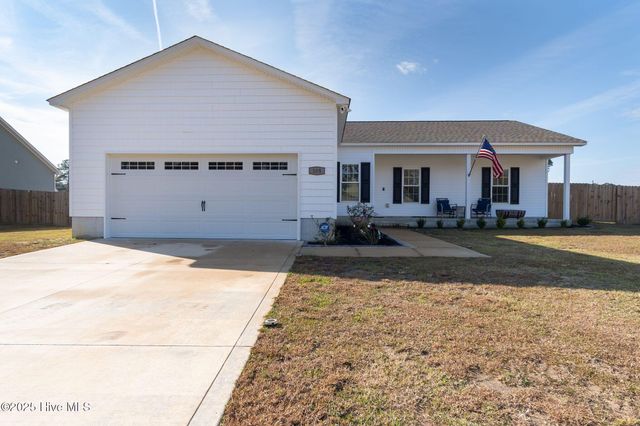 305 Gate Stone Lane, Jacksonville, NC 28540