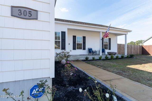 305 Gate Stone Lane, Jacksonville, NC 28540