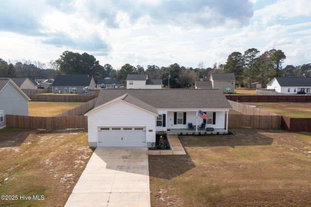 305 Gate Stone Lane, Jacksonville, NC 28540