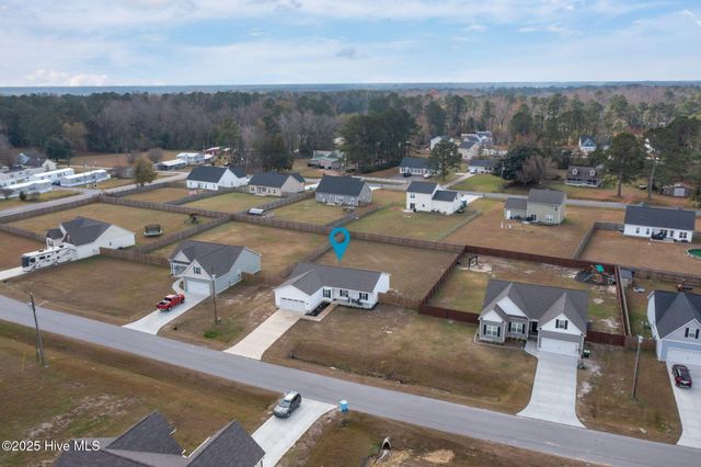 305 Gate Stone Lane, Jacksonville, NC 28540