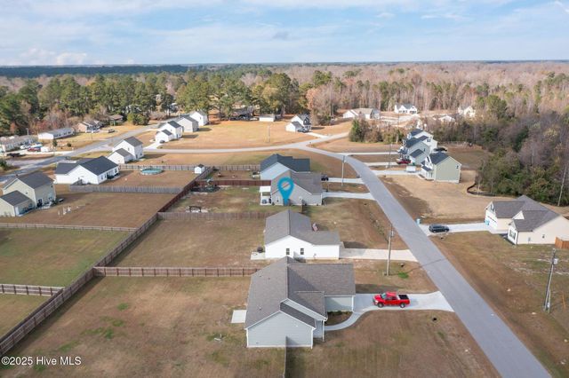 305 Gate Stone Lane, Jacksonville, NC 28540