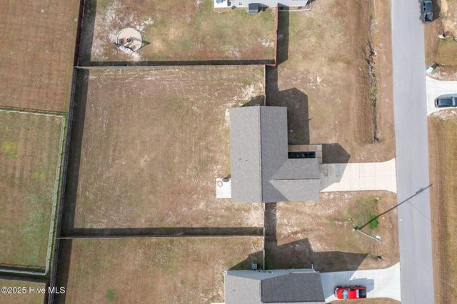 305 Gate Stone Lane, Jacksonville, NC 28540