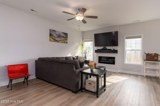 305 Gate Stone Lane, Jacksonville, NC 28540