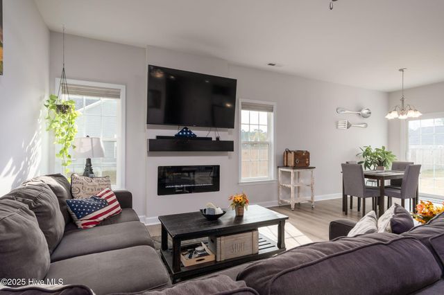 305 Gate Stone Lane, Jacksonville, NC 28540