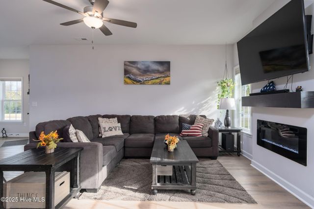 305 Gate Stone Lane, Jacksonville, NC 28540