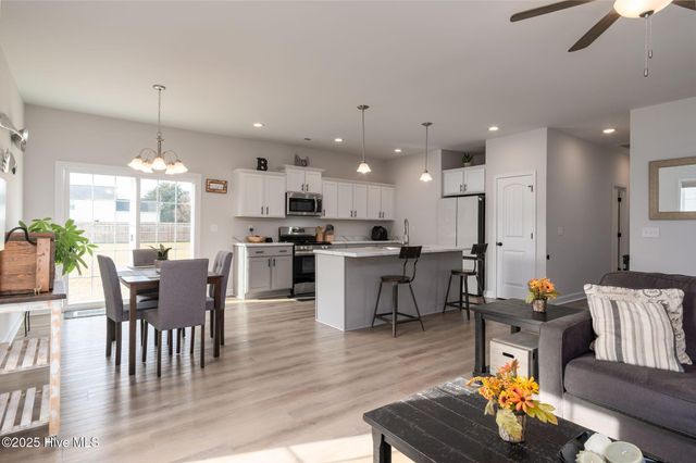 305 Gate Stone Lane, Jacksonville, NC 28540