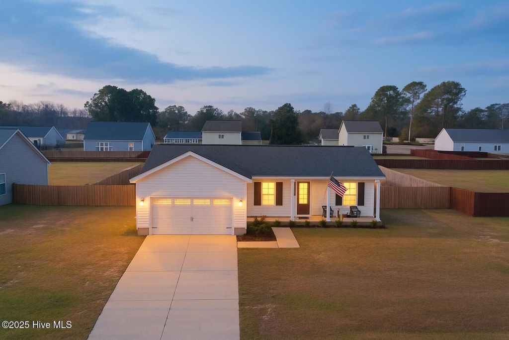 305 Gate Stone Lane, Jacksonville, NC 28540