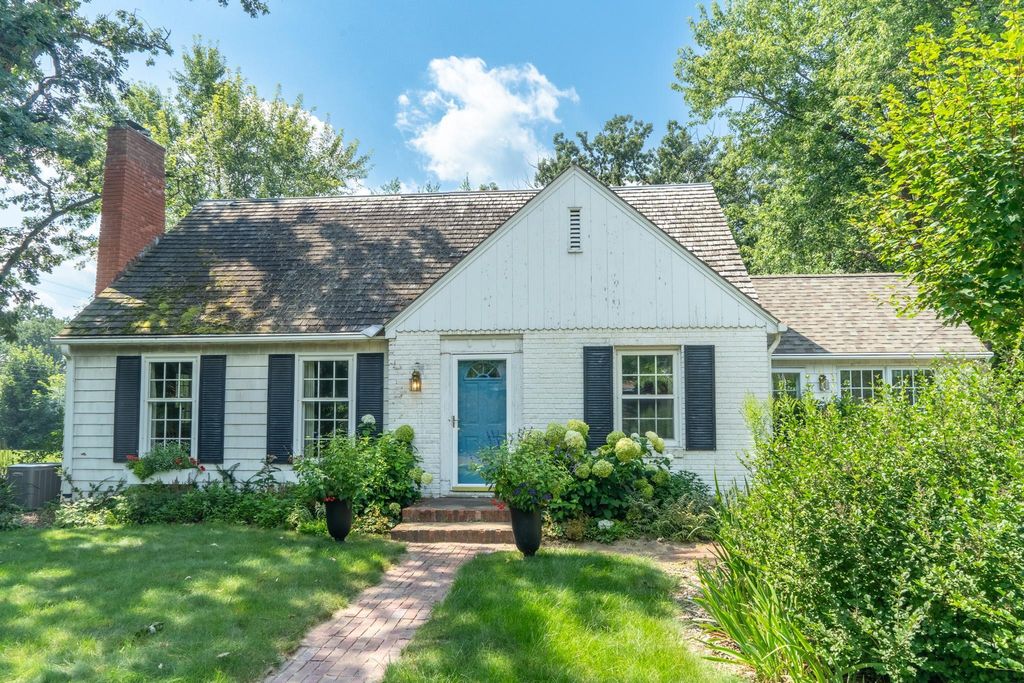 145 Hickory Street, Mahtomedi, MN 55115