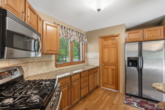 27967 Galien Drive, Lyon Charter Township, MI 48178